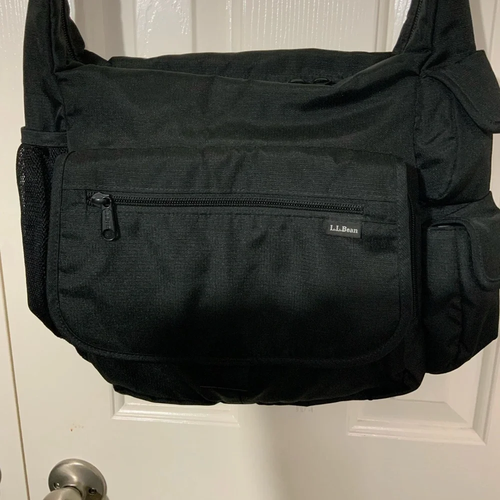 LL BEAN Classic Nylon Crossbody Messenger Bag